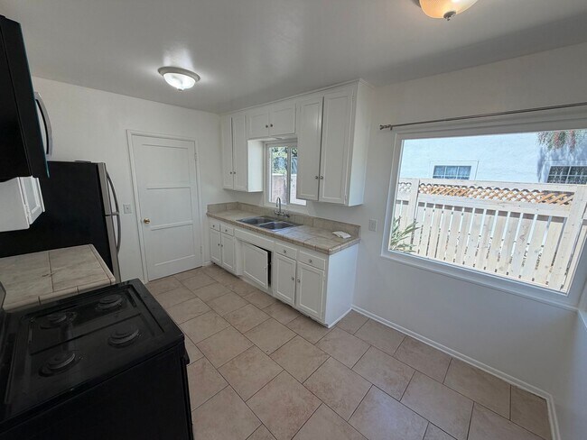 Building Photo - 329 S Scott Dr