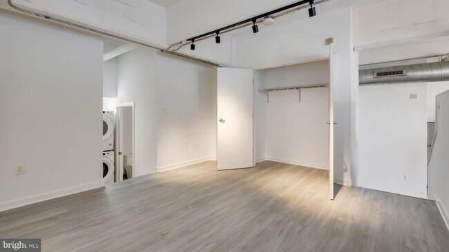 Building Photo - 444 N 4th St