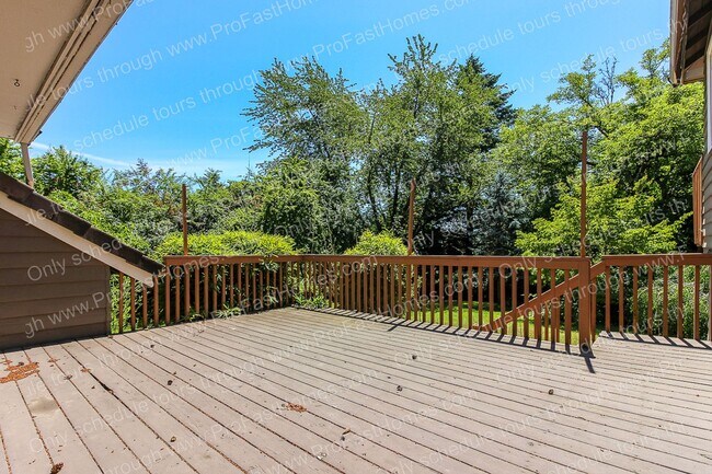 Building Photo - 7840 SW West Slope Dr