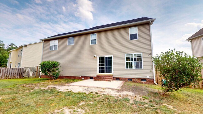 Building Photo - 4 Bedroom Gem Less Than 30 Minutes from Fort Bragg!