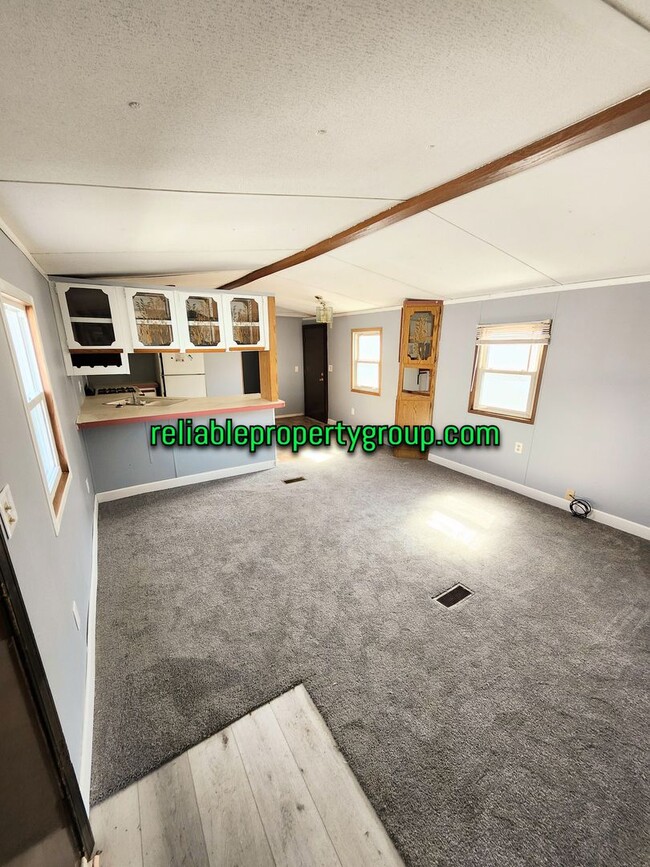 Building Photo - New Listing in Fort Wayne