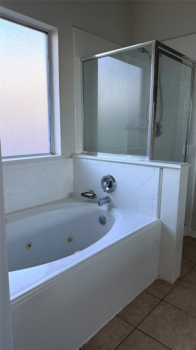 Building Photo - 2107 Auburn Vale St