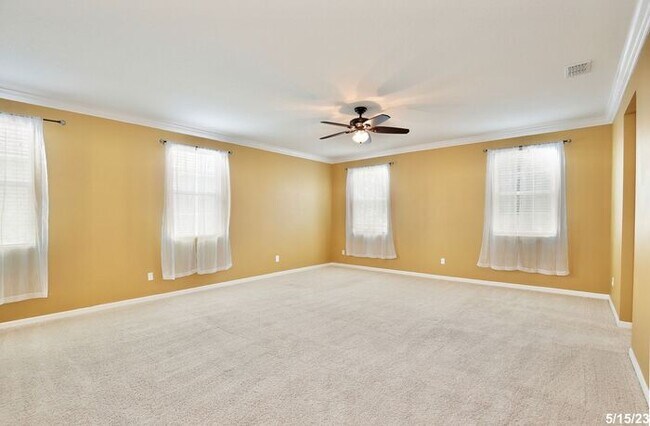 Building Photo - Gorgeous 4/3.5 Home with a Large Fenced Ba...