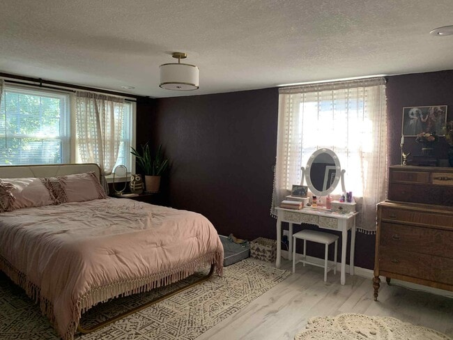 Building Photo - 520 S Osage St