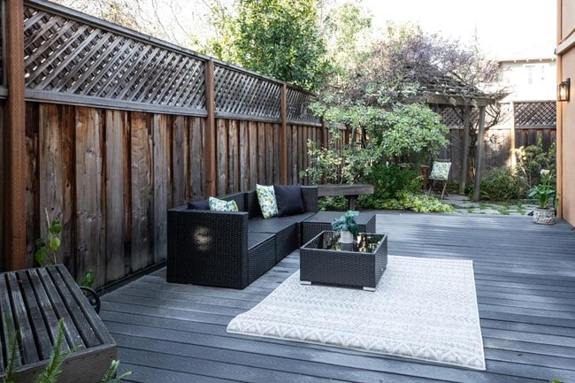 Building Photo - Stunning Menlo Park Townhome