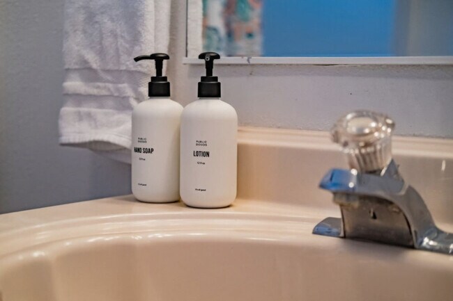 Building Photo - 170 E 100 N