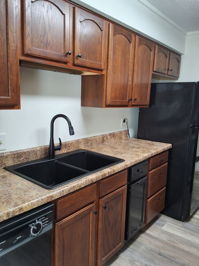 Building Photo - Knoxville 37923 - 2 bed 2 bath condo - cal...