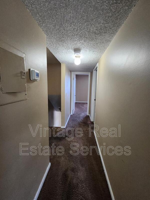 Building Photo - 9209 Tudor Dr