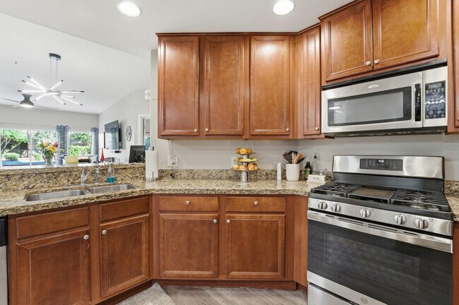 Building Photo - 5450 E Deer Valley Dr