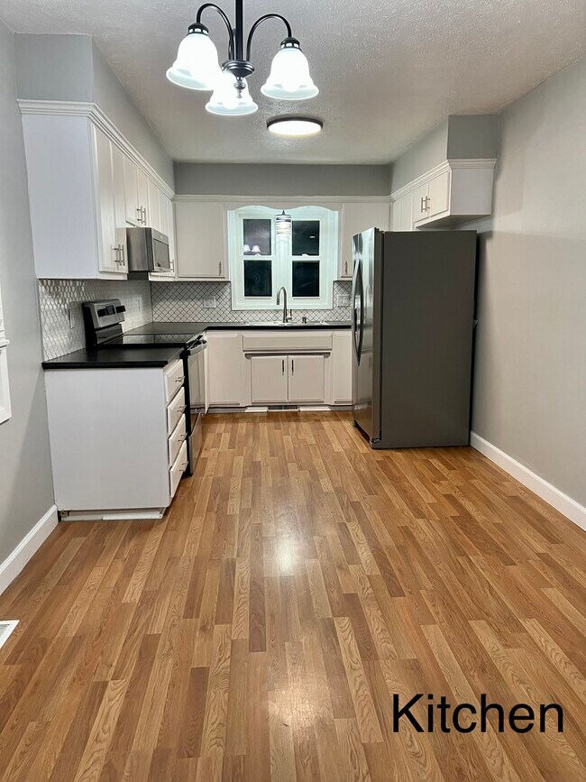 Building Photo - 2116 E Regency Plz