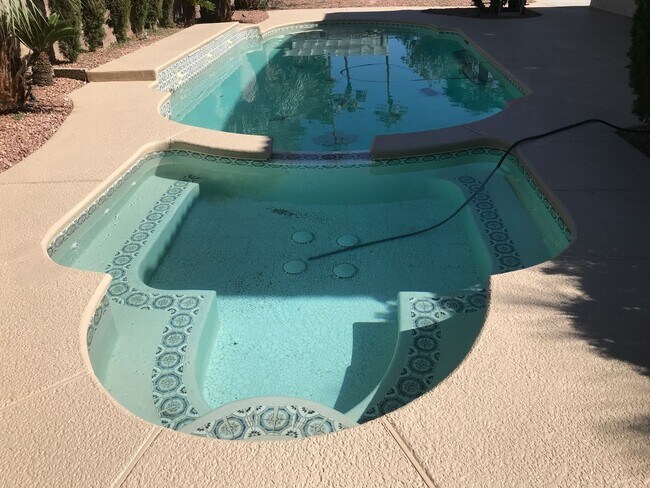 Building Photo - 2 Story, 5 Bedrooms, 2.5 Bathroom, Pool