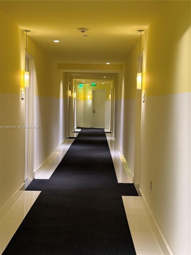 Building Photo - 475 Brickell Ave