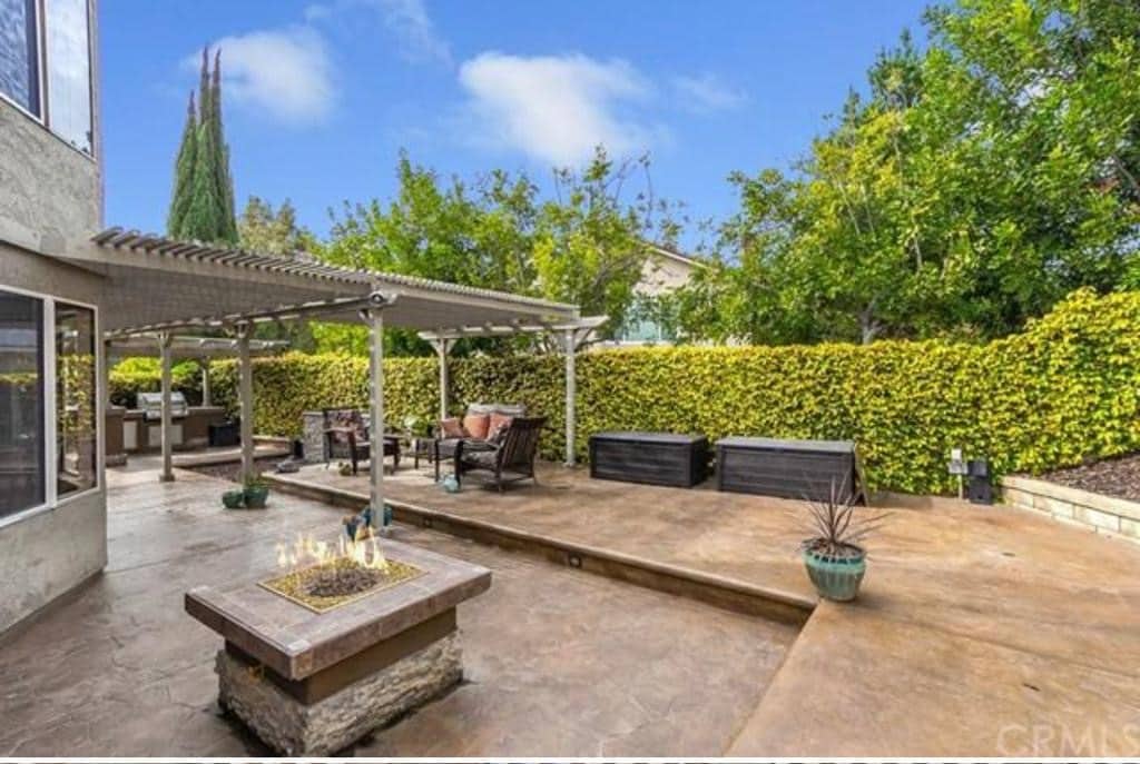 Building Photo - 24641 Ashland Dr