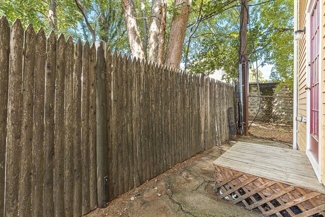 Building Photo - 749 Somerville Ave