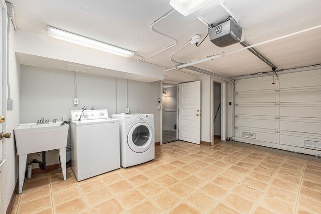 Building Photo - 3901 Everett Ave