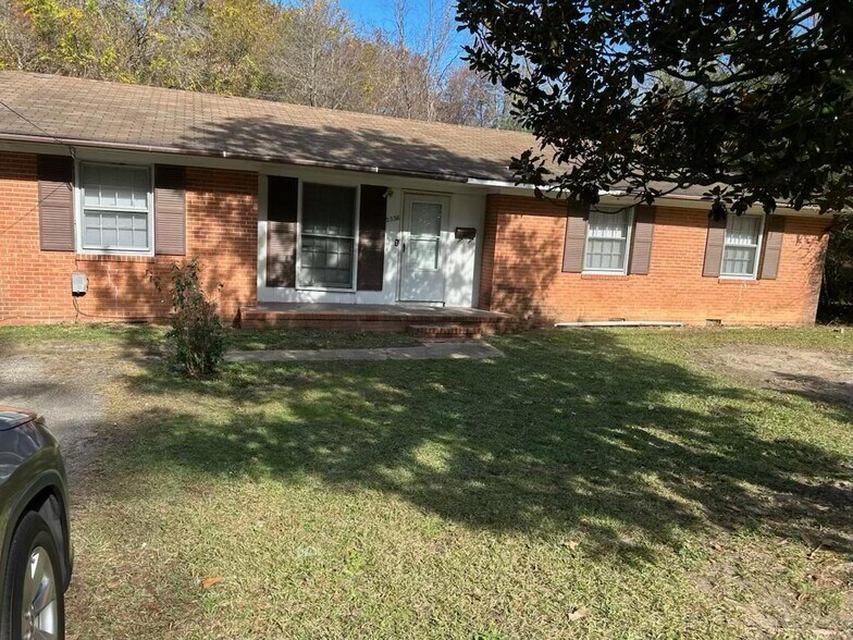 Building Photo - 2336 Lake Ave