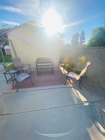 Building Photo - 4014 N Foxdale Ave