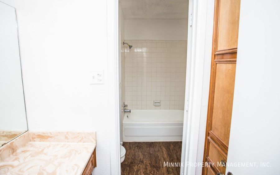 Building Photo - 1103 80th St