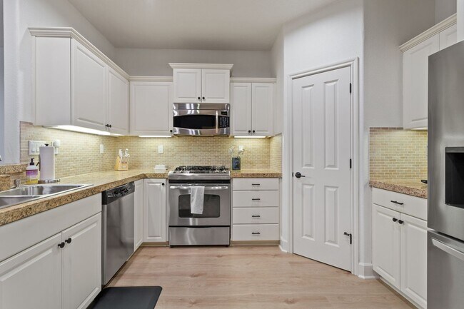 Building Photo - Bethany Beauty! 2 Bed 2.5 Bth + Office Townhome + 2 Car Garage + W/D + Wi-Fi Included