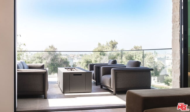 Building Photo - 606 N Ardmore Ave