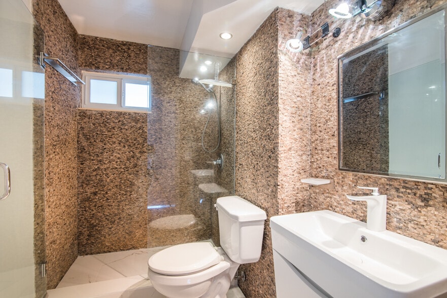 Building Photo - 1670 Bay Rd