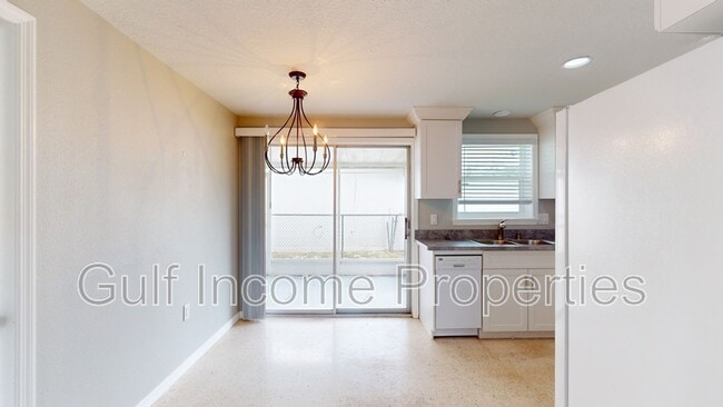 Building Photo - 621 21st St W