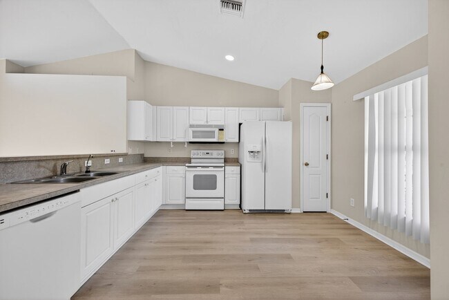 Building Photo - 1224 Bayou St E