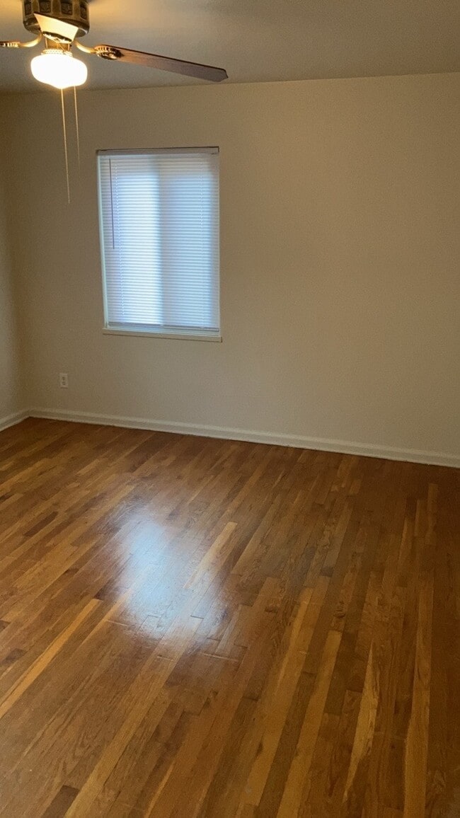 Building Photo - 1076 Sherwood Dr