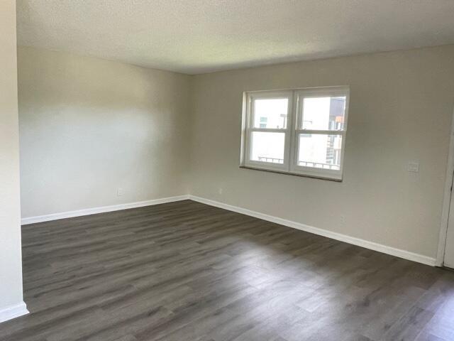 Building Photo - 480 Burgundy N