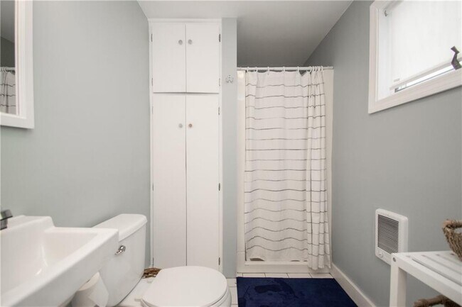 Building Photo - 33 Slocum St