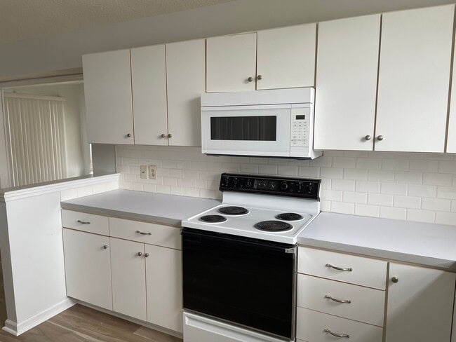 Building Photo - 2 Bedroom 2 Bath  with Flex Room, located in Saltaire Village