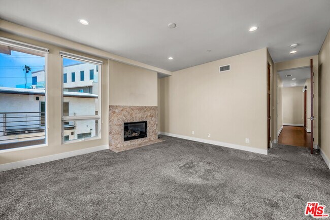 Building Photo - 308 Gull St