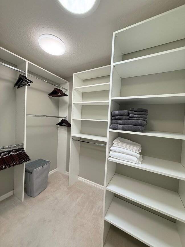 Building Photo - Live The Villages life: 3Bedrooms/2Baths furnished home with all the premier recreation access!