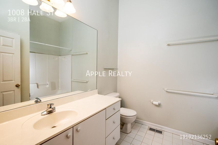 Building Photo - 1008 Hale St