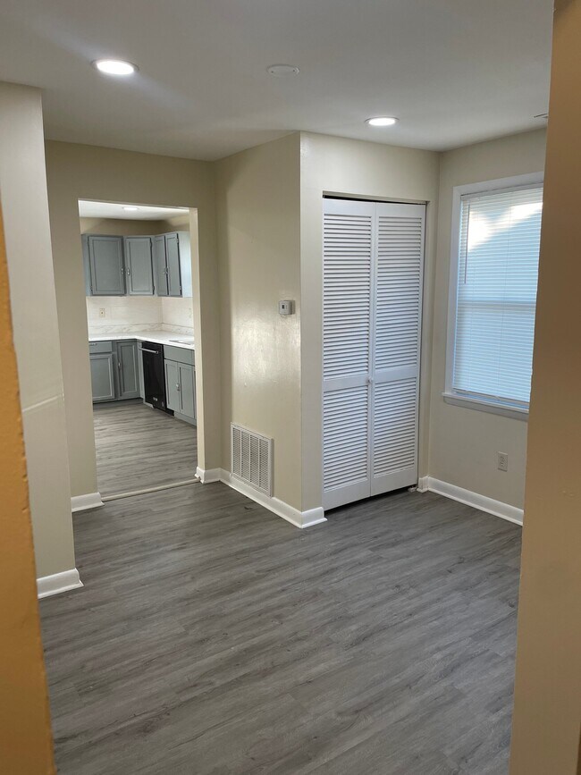 Building Photo - 5515 Summerfield Ave