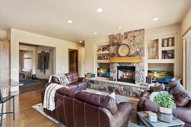 Building Photo - 4378 Sunrise Dr
