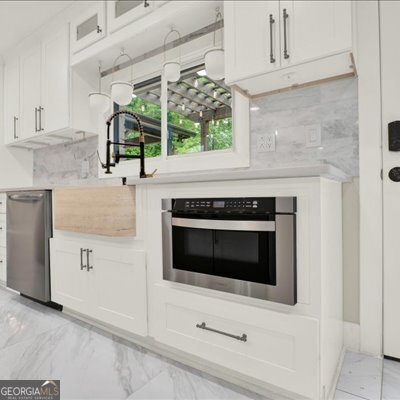 Building Photo - 3270 Brookview Dr