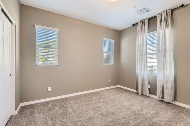 Building Photo - Brand New Summerlin Home w/ Strip Views!