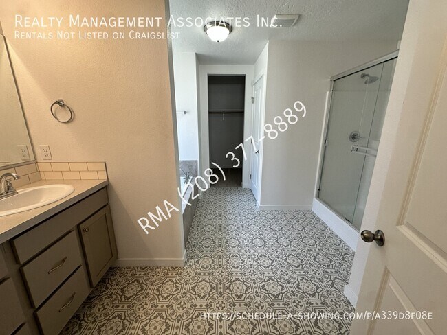 Building Photo - 3794 E Berwick Dr