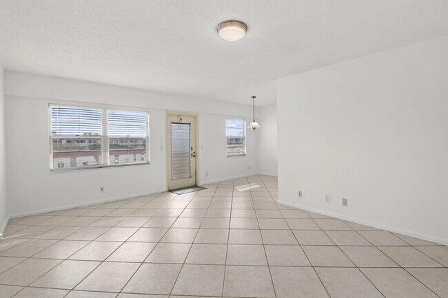 Building Photo - 124 Preston Way