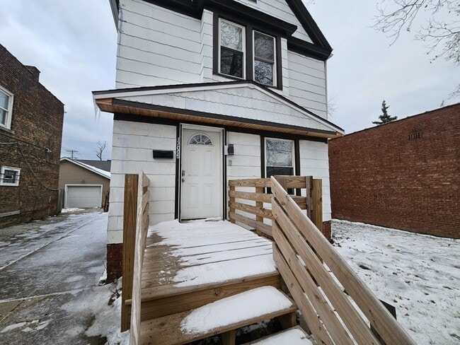 Primary Photo - 17005 Grovewood Ave