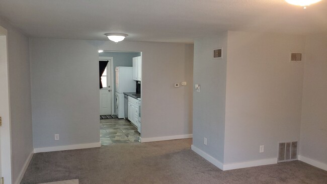 Building Photo - Near Patty Jewett Golf Course!