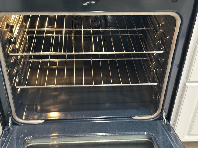 Building Photo - 905 Southridge Rd