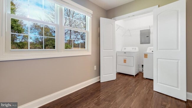 Building Photo - 1732 Creek Rd