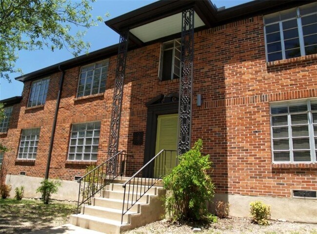 Building Photo - 307 E 33rd St