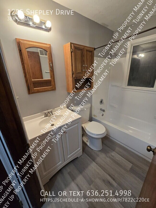 Building Photo - 1205 Shepley Dr