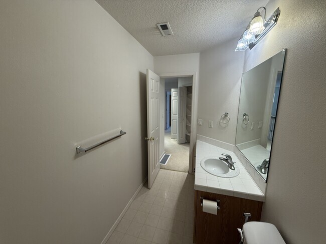 Building Photo - 4630 NW White Mountain Terrace