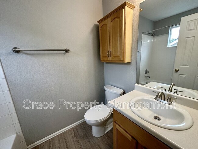 Building Photo - 1214 S Zeno Way