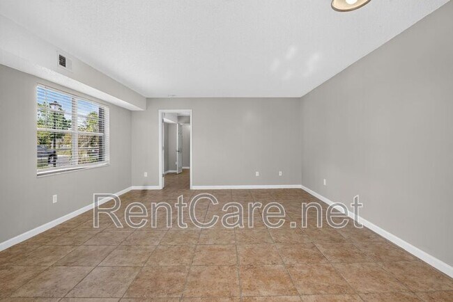 Building Photo - 53 Windtree Ln
