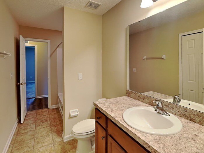 Building Photo - 252 Bridgeport Ln